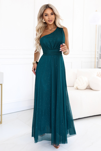 Vestido de gala comprido verde garrafa com brilho e com ombro à mostra BeStylish
