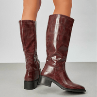 botas em pele bordeaux efeito croc BeStylish