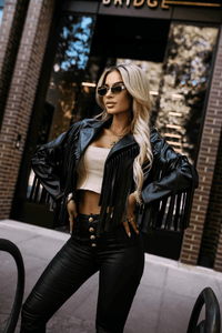 casaco de pele preto com franjas BeStylish 