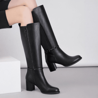 botas pretas em pele de salto alto grosso e cano largo BeStylish 