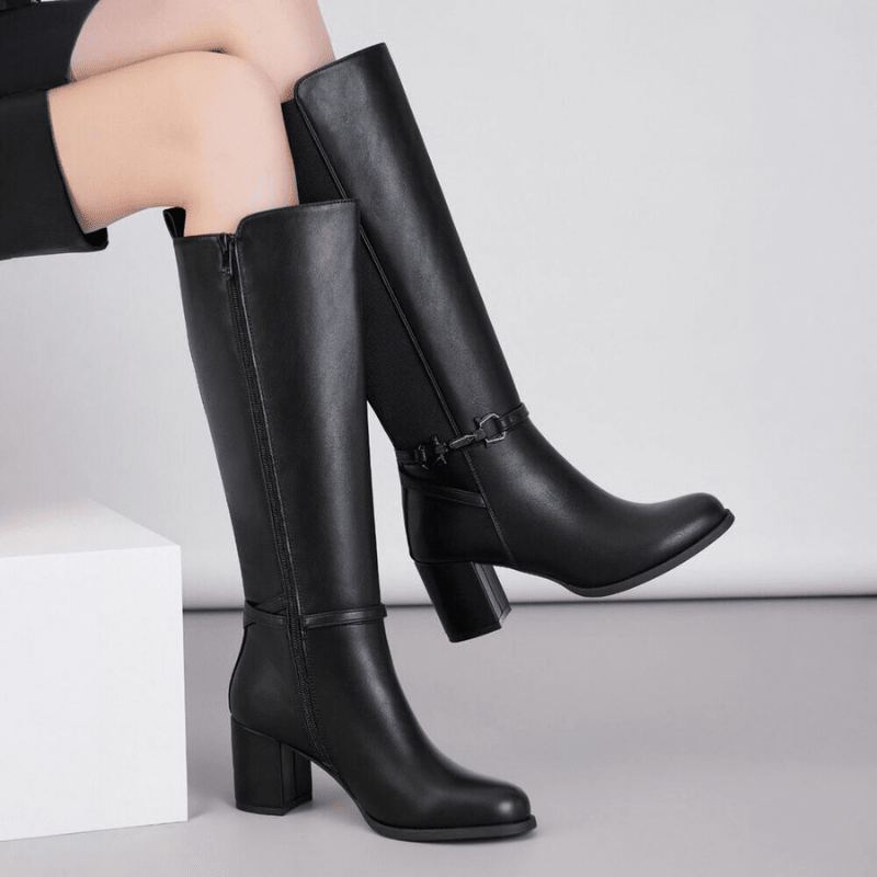 botas pretas em pele de salto alto grosso e cano largo BeStylish 