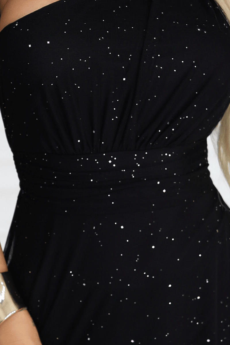 Vestido de gala comprido preto com brilho e com ombro à mostra BeStylish 