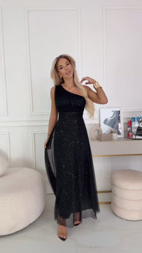 Vestido de gala comprido preto com brilho e com ombro à mostra BeStylish 